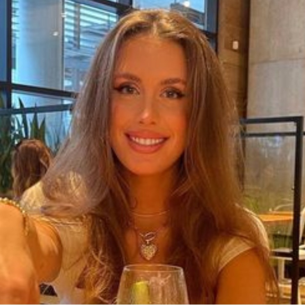 Meet your Posher, Holly